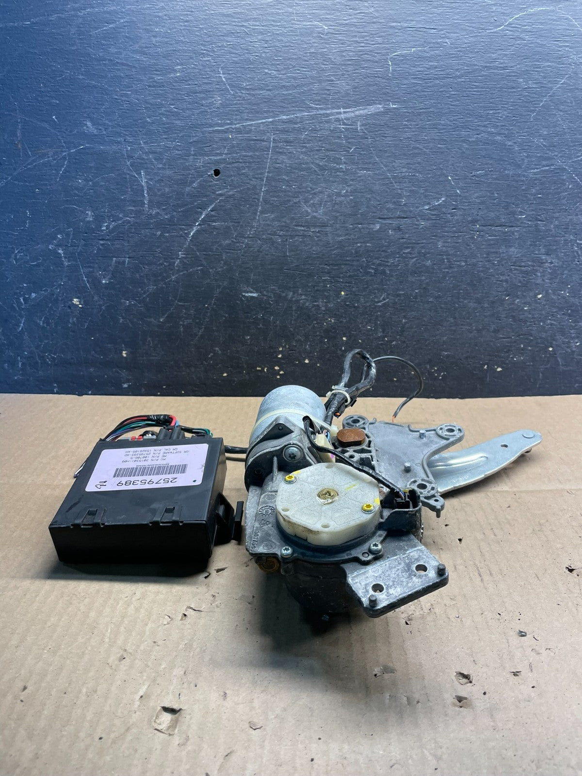 2007 2008 Acadia Enclave Escalade Suburban Liftgate Door Module Motor u2105 DG3
