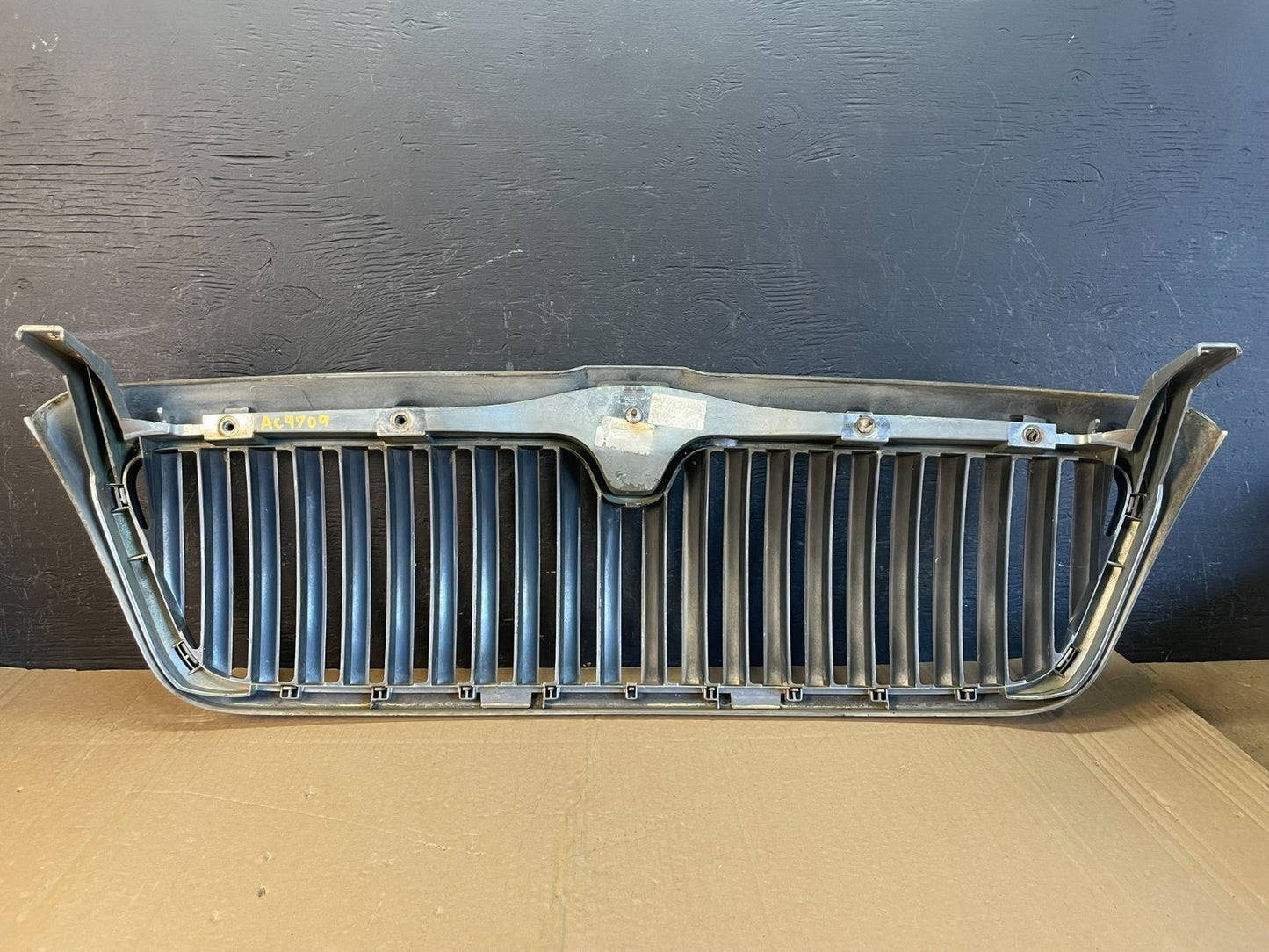 2003-2006 Lincoln Navigator Front Upper Grill Grille ac9709 DG6