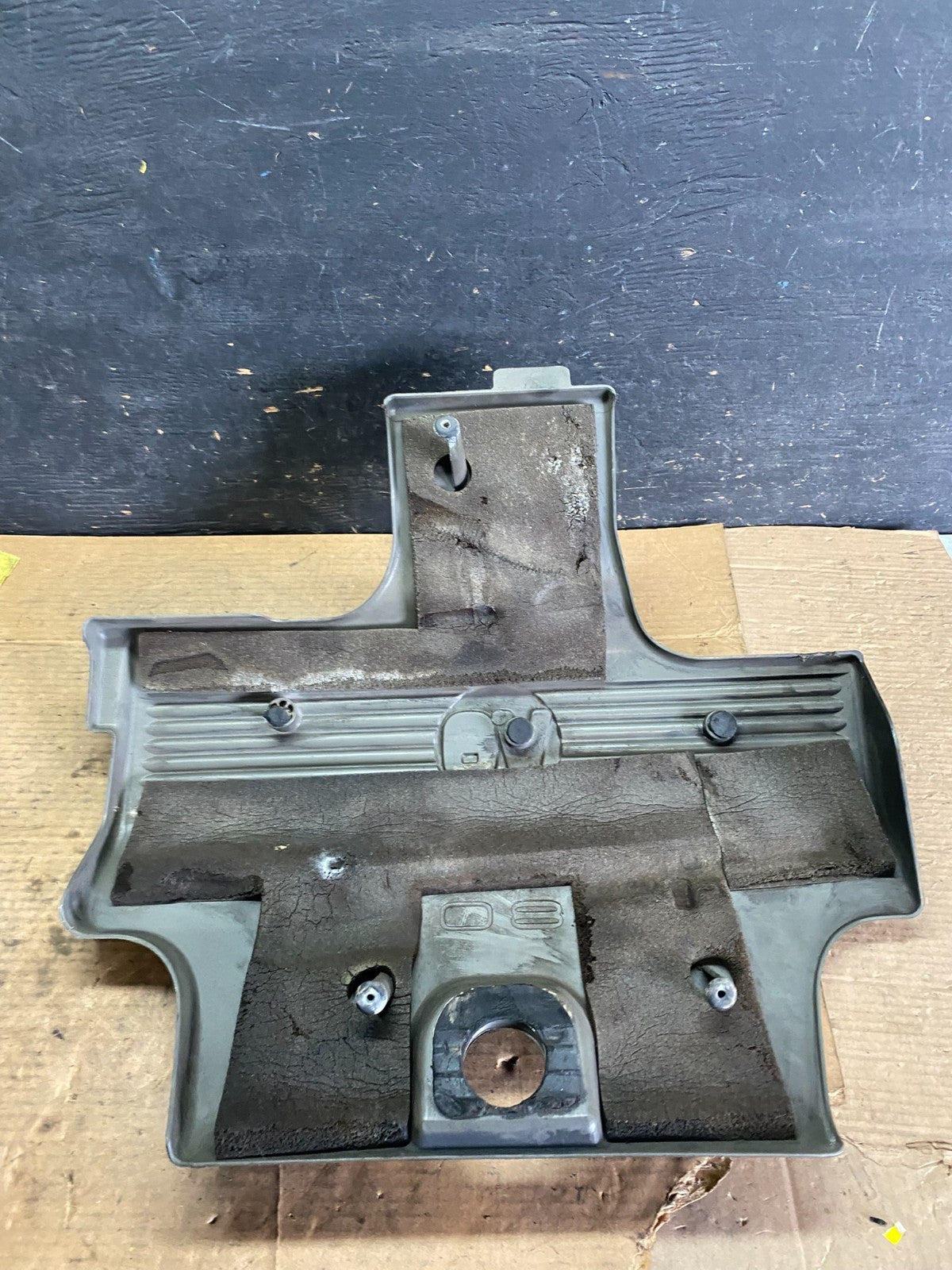 1992 to 1997  Oldsmobile 88 Engine Motor Cover OEM Q9821 DG5