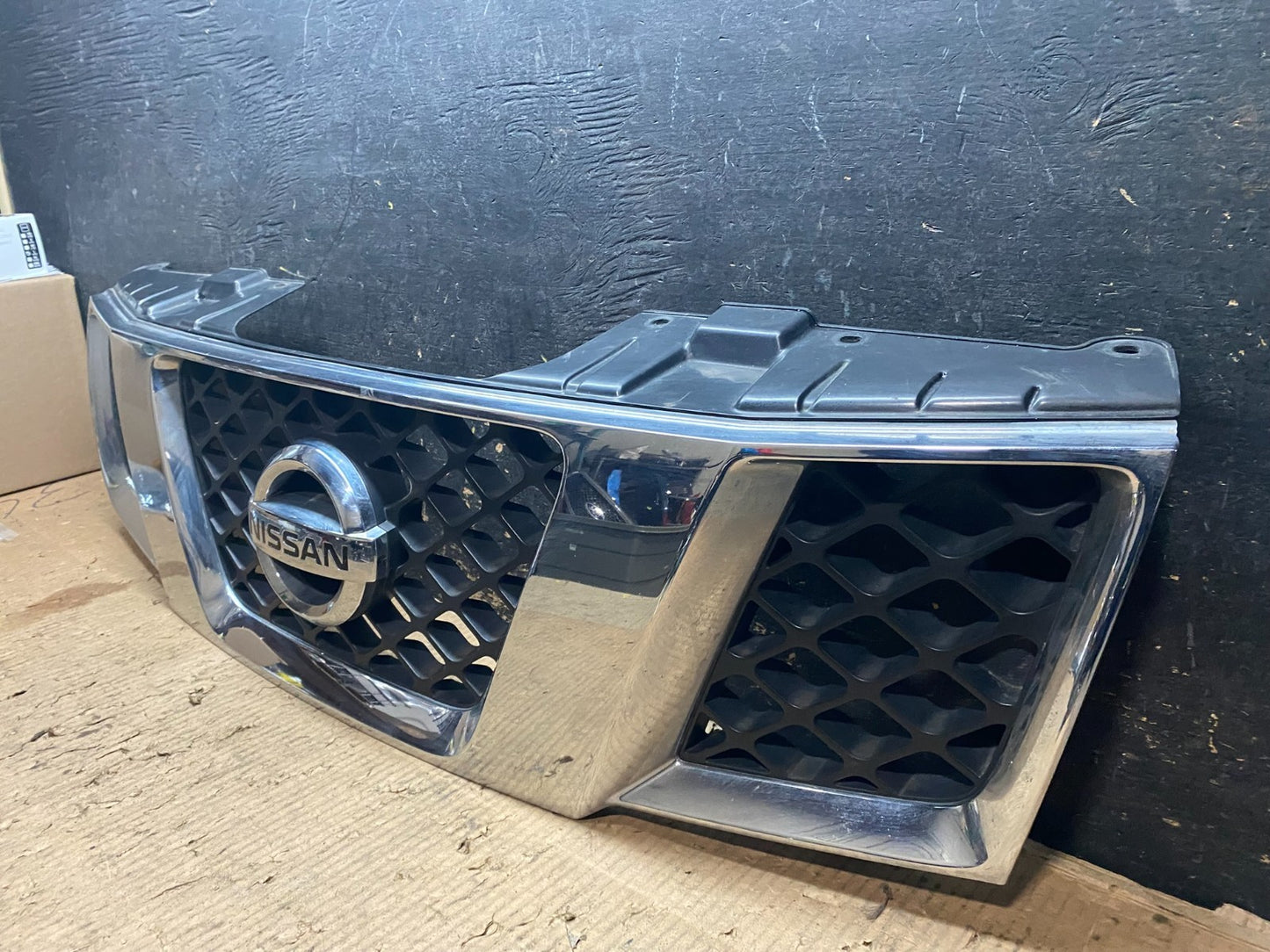 2005 2006 2007 Nissan Pathfinder Chrome Front Upper Grill Grille Oem y6356  DG2