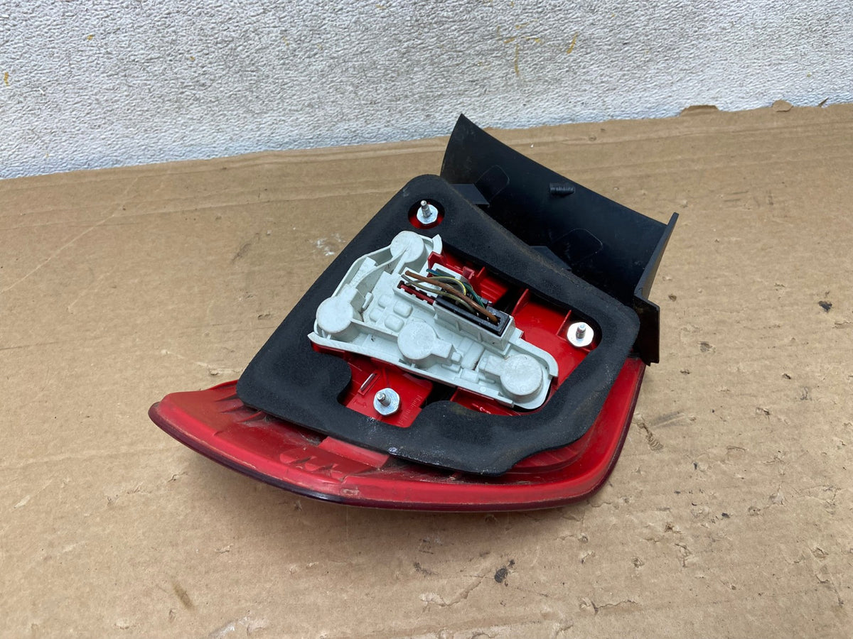2006 2007 2008 BMW 328i 3 Series Left Driver Lh Side Tail Light AH8498 LK4
