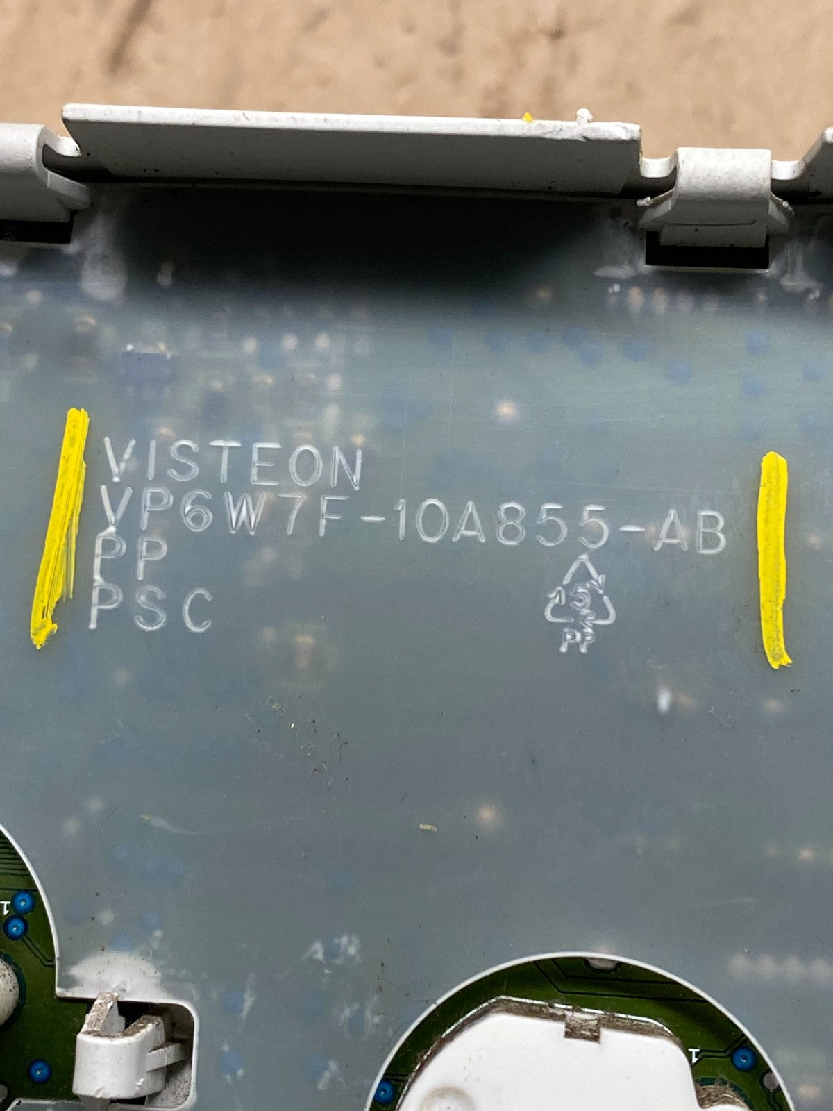 2009 to 2010 Mercury Marquis Speedometer Cluster Gauge Oem P5586 DG6