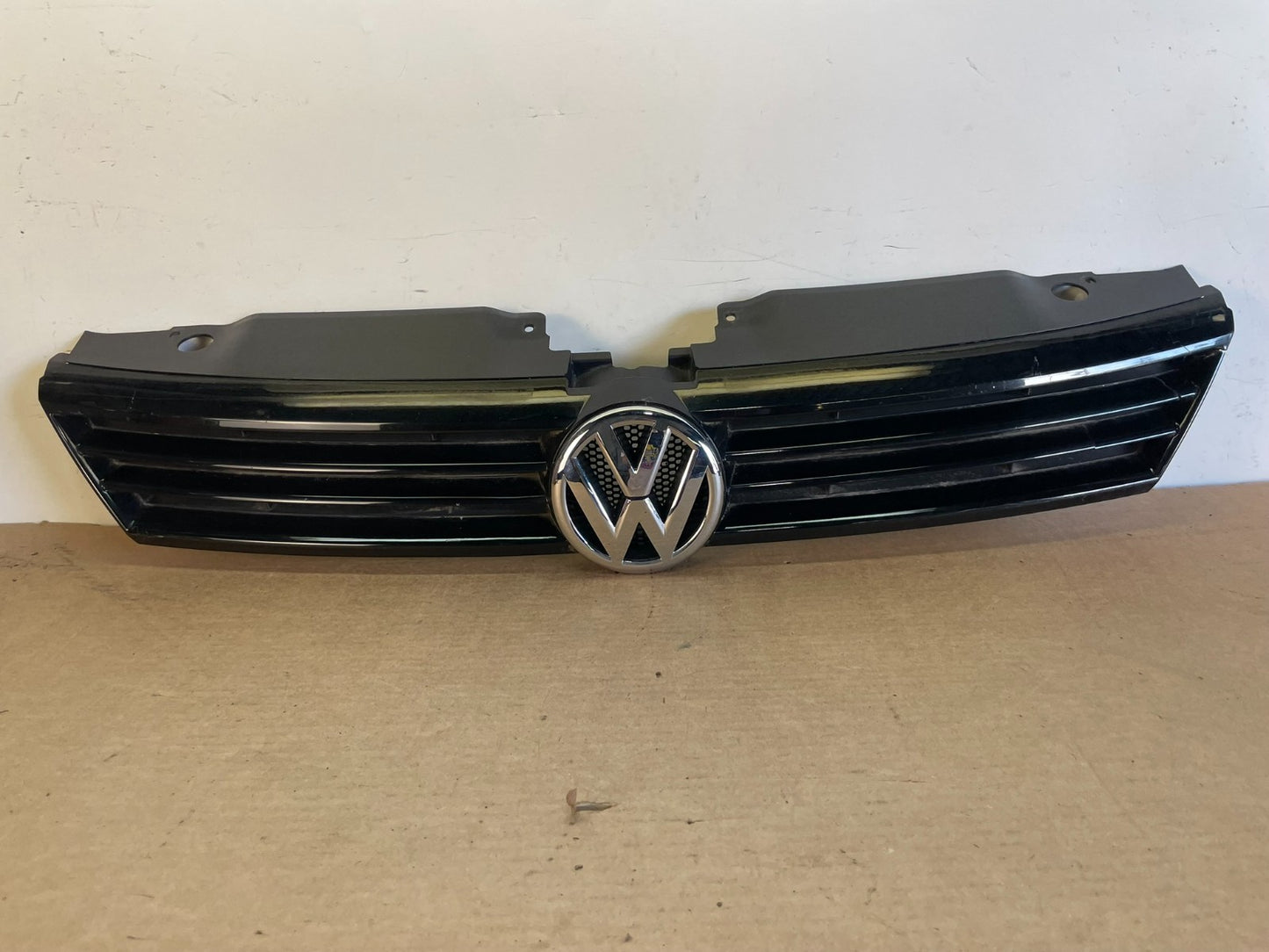 2011 to 2014 Volkswagen Jetta Sedan Front Upper Grille Grill AF8806 DG0