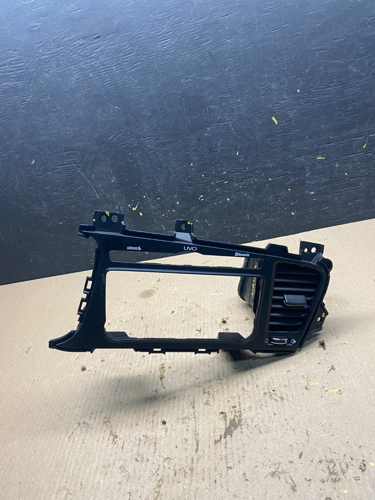 2012 2013 Kia Optima Front  Dash Radio Bezel Trim Air Vent OEM Q7164 DG0