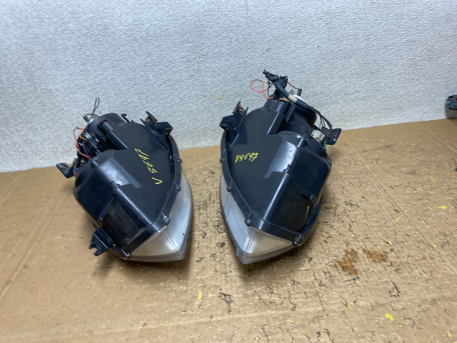 2005 to 2006 Nissan Altima Left+Right Set Halogen Headlights Oem V8697 DW11