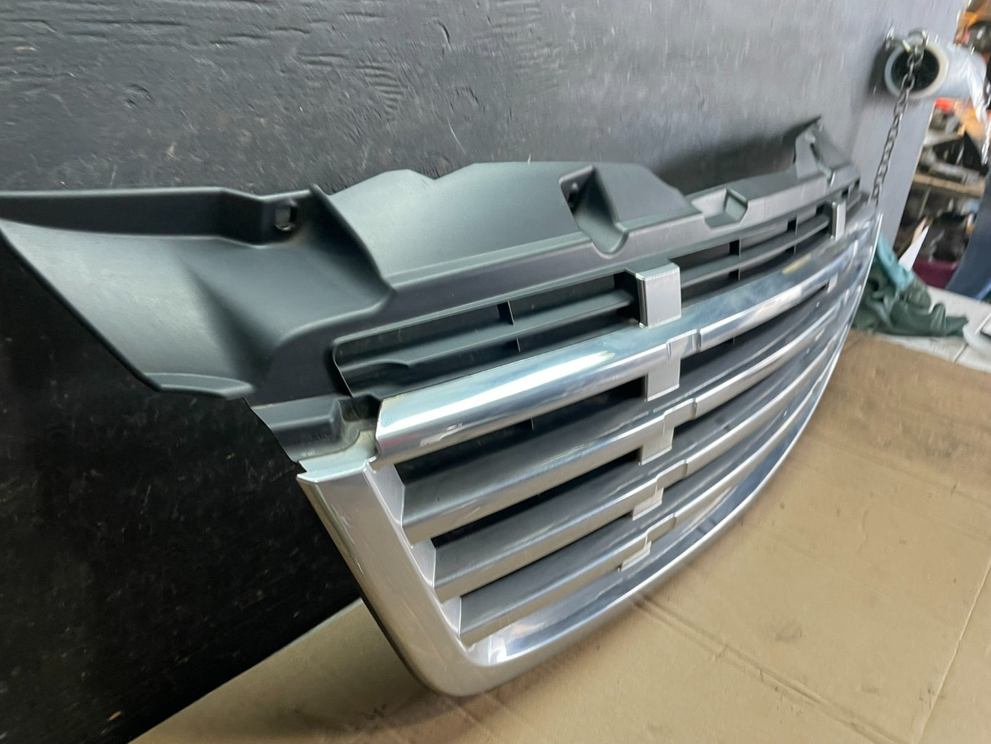 2009 to 2011 Freightliner Sprinter Front Upper Chrome Grill Grille T2578  DG2