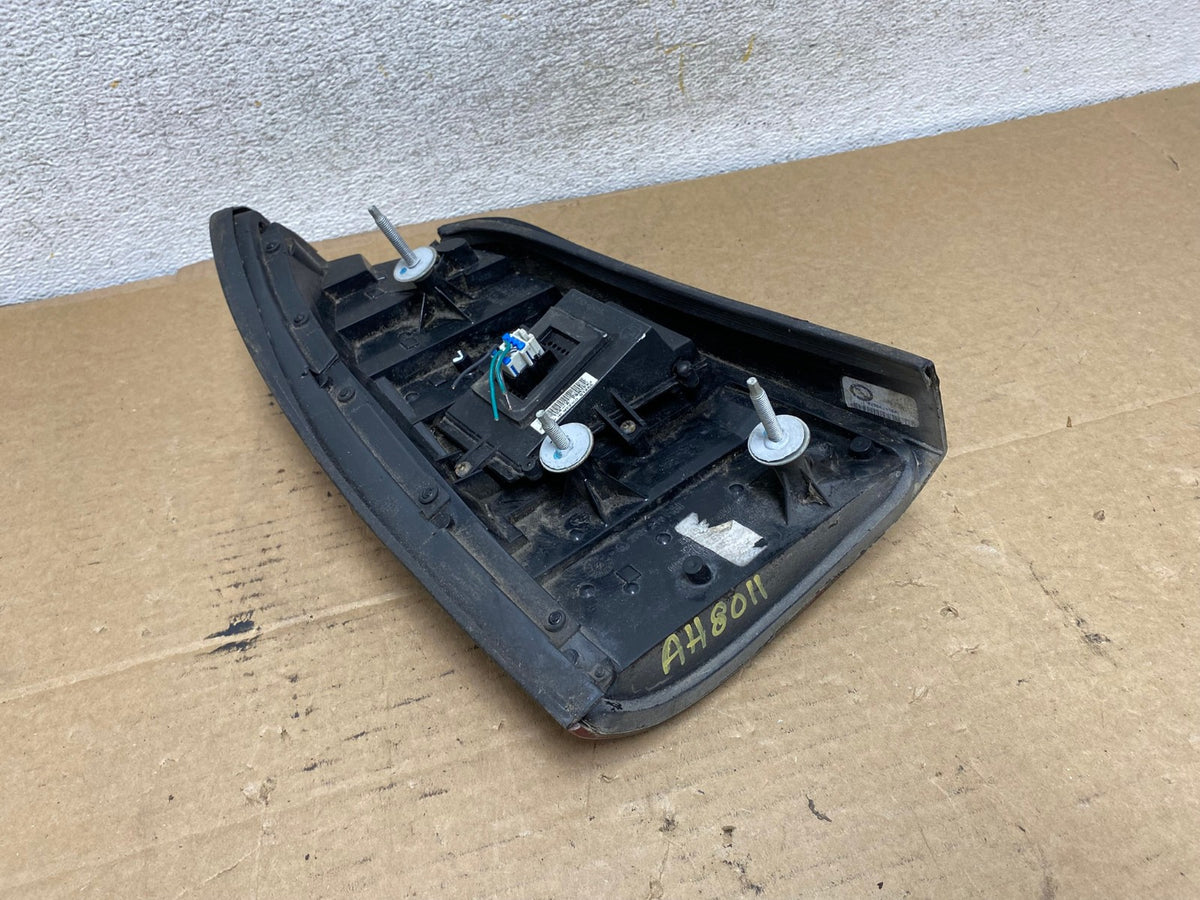 2000 to 2005 Cadillac Deville Right Passenger Rh Side Tail Light AH8011 LK5