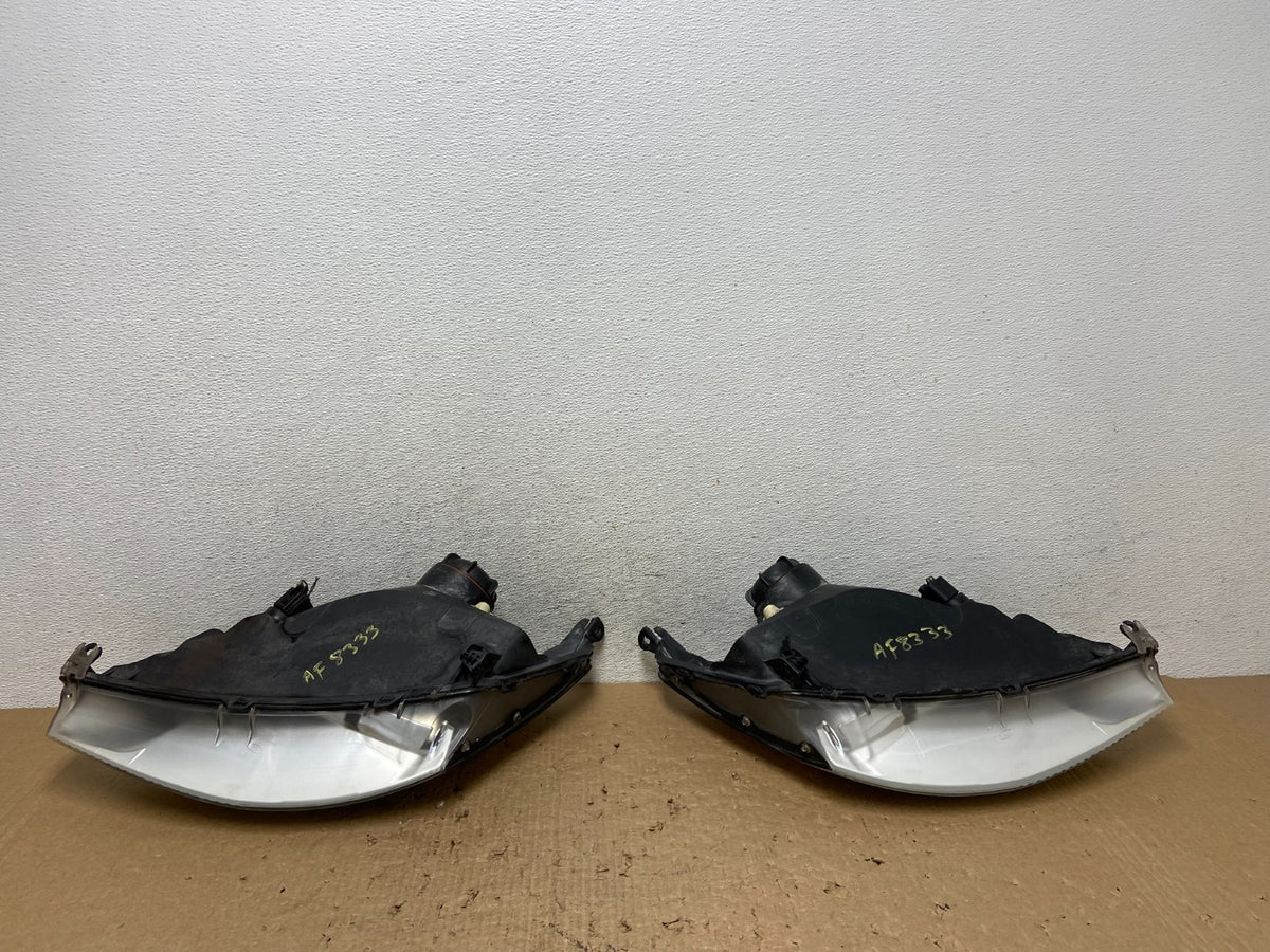 2000 to 2002 Ford Focus Left+Right Set Halogen Headlights AF8333 DW8