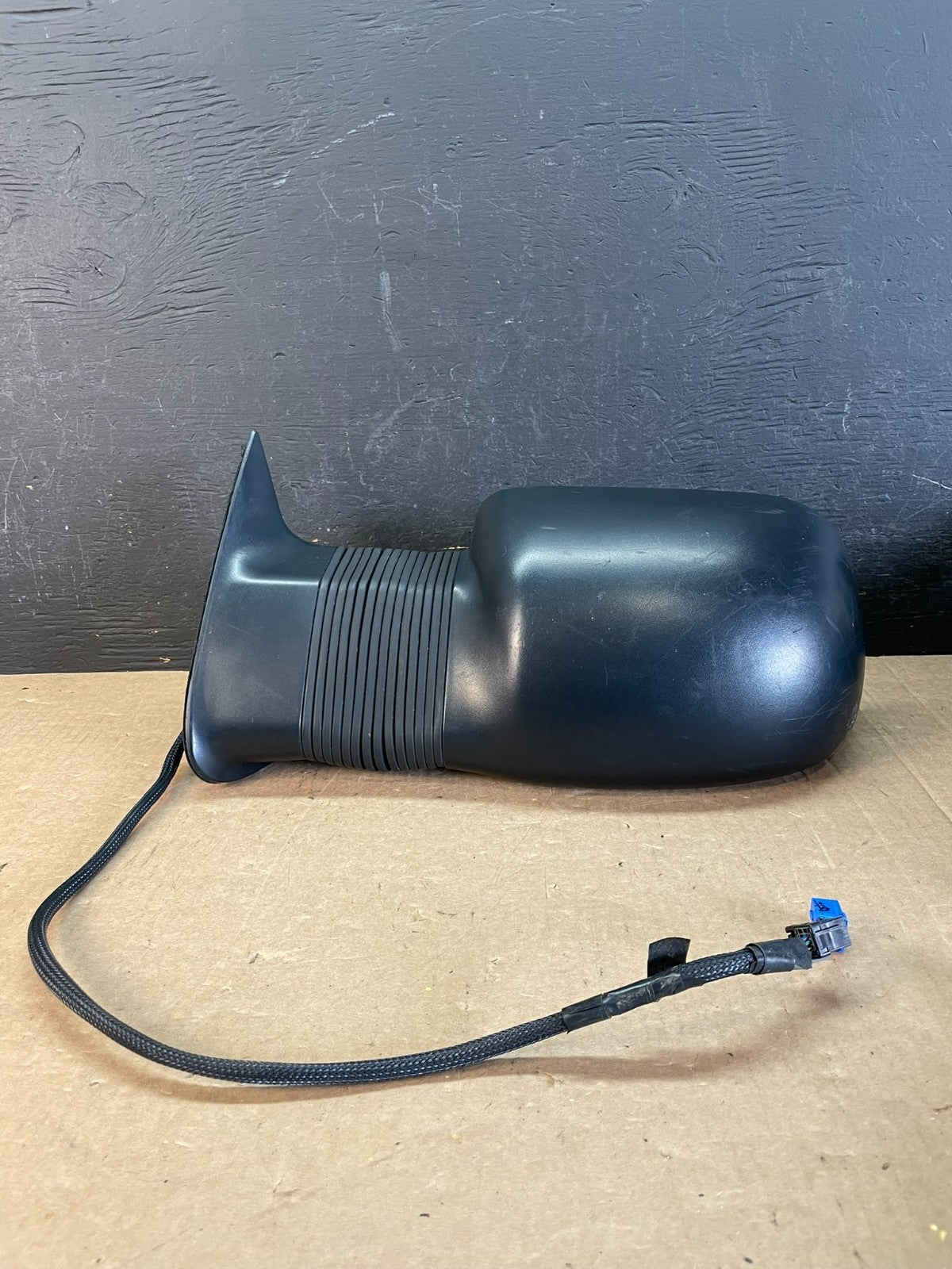 2003 to 2007 Chevy Silverado Driver Left Side View Turn Signal Mirror AD03450