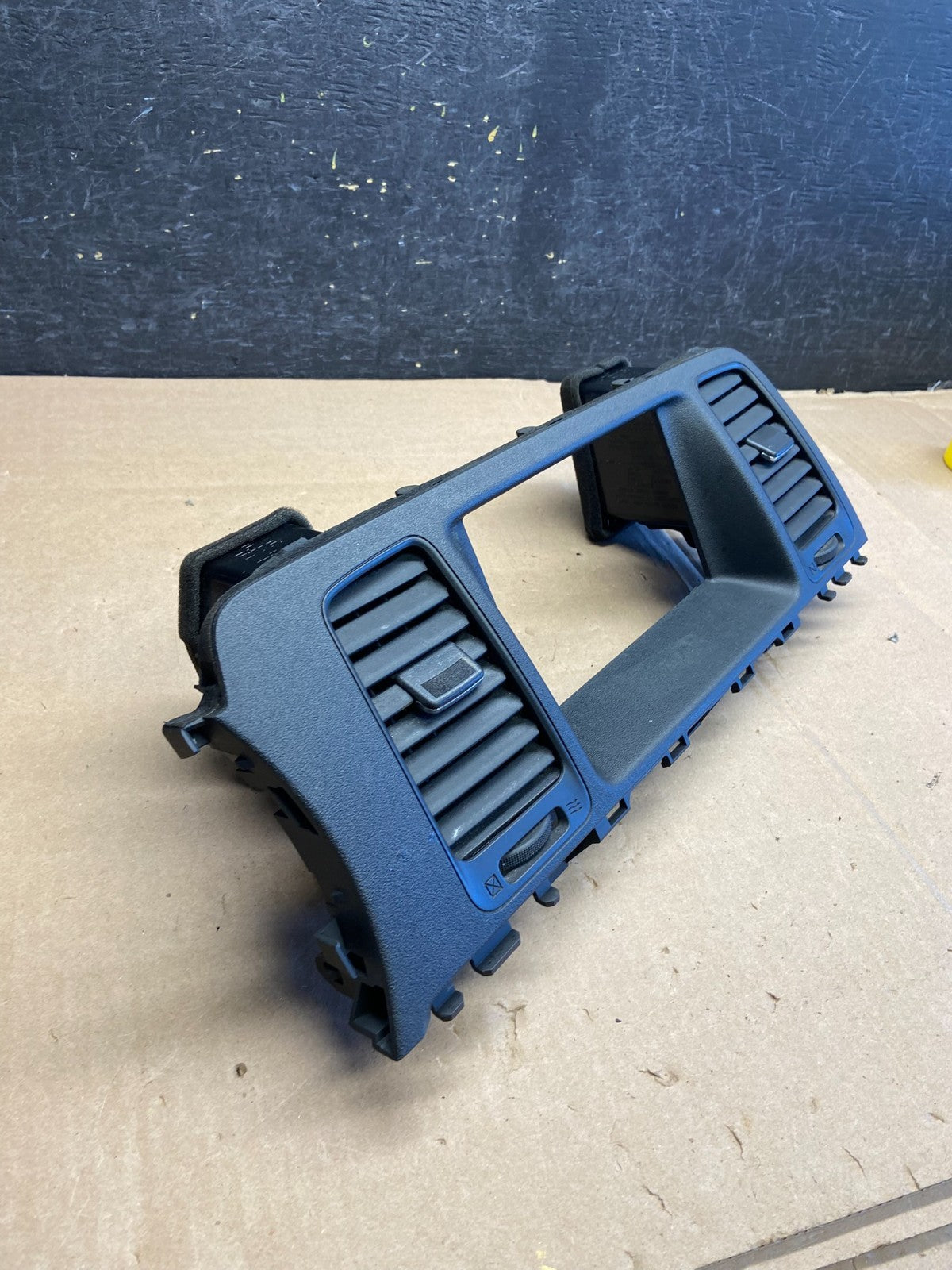 2009-2010 Nissan Murano Radio Center Console Display Bezel Air Vent OE ai3206 DG1