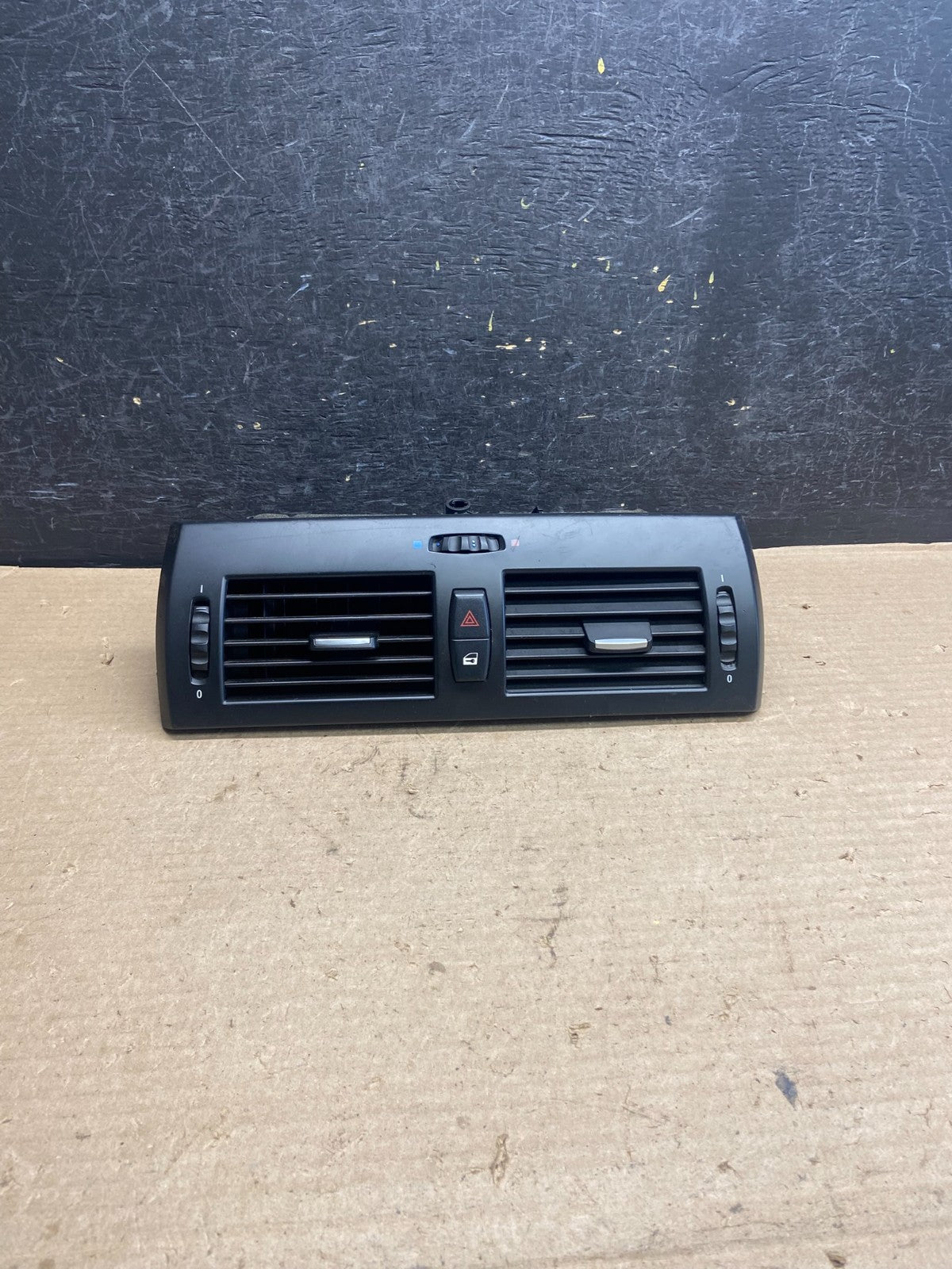 2004 to 2010 BMW X3 Center Console Dash Air Vent AH5392 DG0