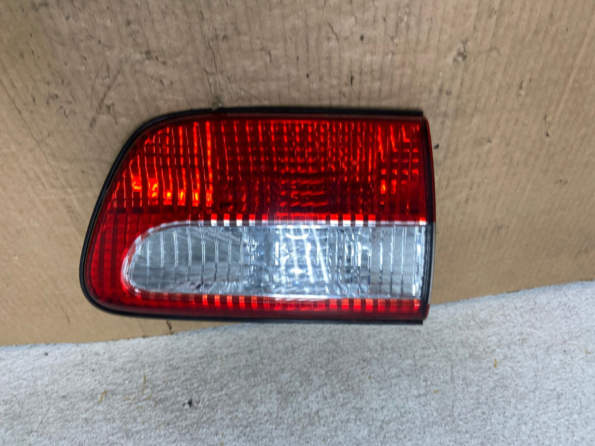 2001 - 2003 Toyota Sienna Right Passenger Rh Side Inner Tail Light AI7954 LK0