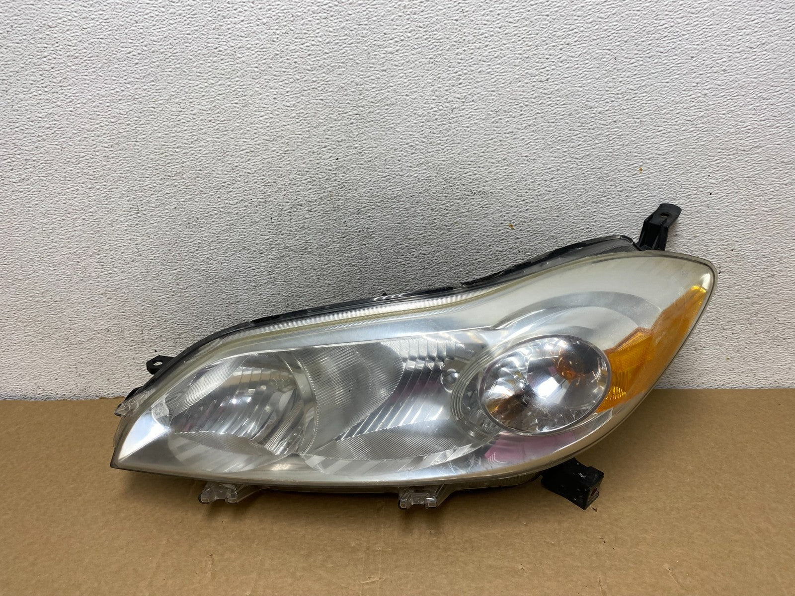 2009 to 2014 Toyota Matrix Left Driver LH Side Halogen Headlight AF7280 DW0