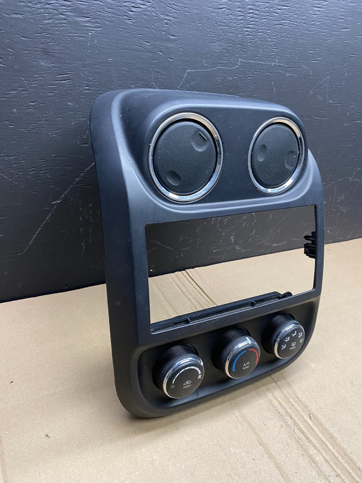 2011 to 2017 Jeep Compass Dash Climate Temperature Control Radio Bezel AB8677 DG2