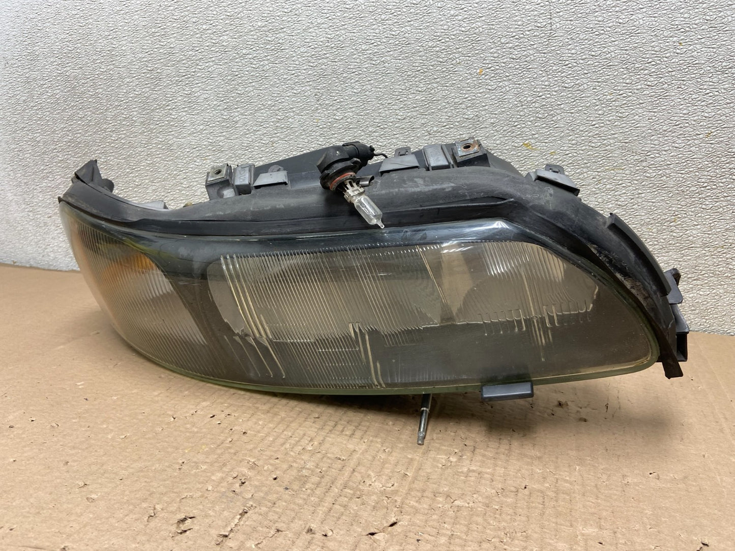 2001 2002 2003 2004 Volvo V70 XC70 Right Passenger Rh Headlight OEM AB2531 DW1