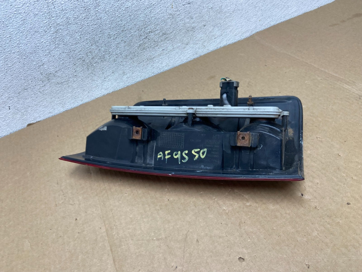 2002 to 2006 Dodge Ram 1500 Left Driver side Tail Light AF9550 DW5