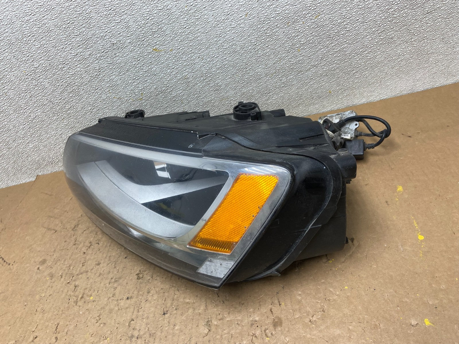 2011 to 2014 Volkswagen Jetta Left Driver LH Headlight Halogen Z9288 DW1