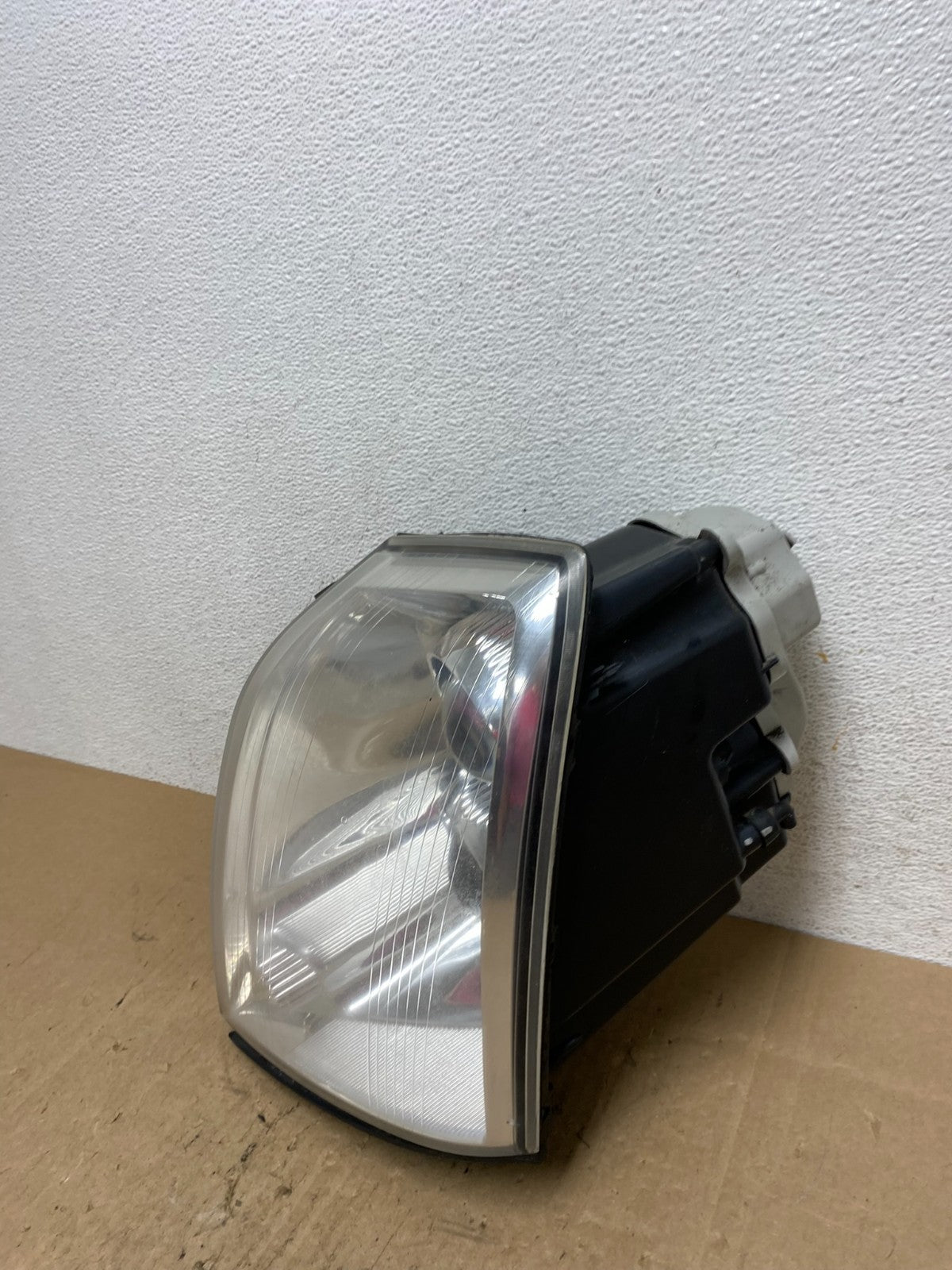 2005 to 2011 Cadillac STS Left Driver LH Side Xenon Headlight AE6545 DW1