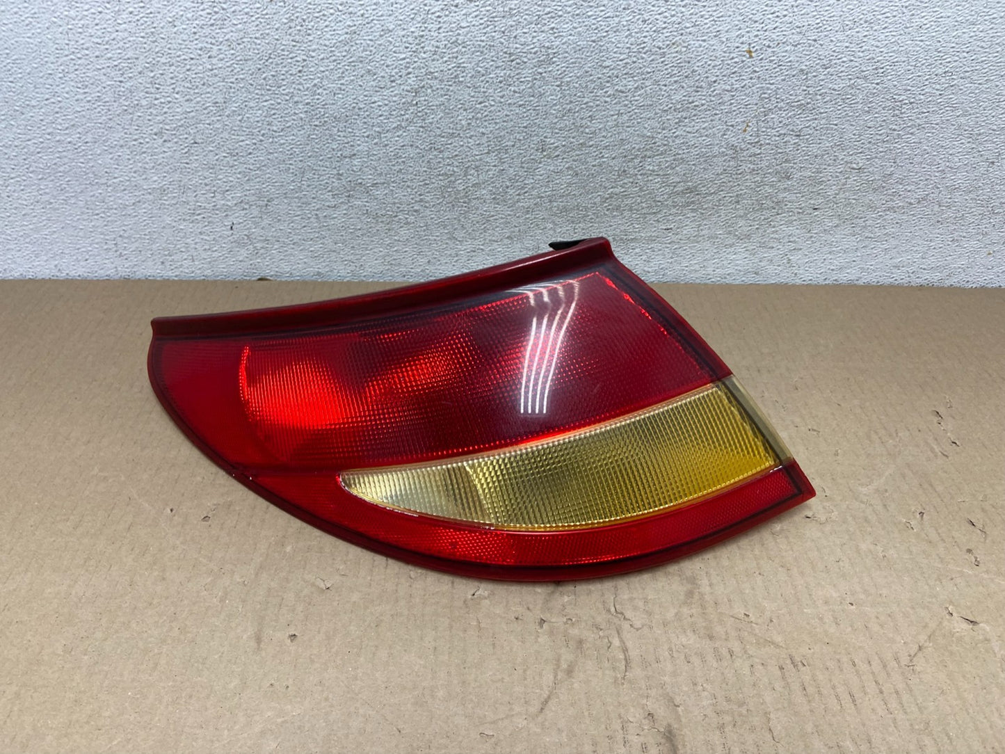 1997-2000 Saturn SC1 SC2 Coupe Left Driver LH Tail Light AG7527 DG0