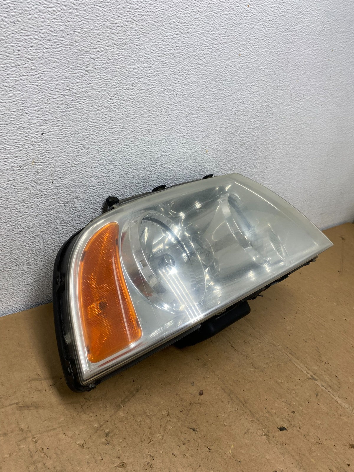 Xenon 2003-2006 Lincoln Navigator Right Passenger Side Headlight AD1187 DW2