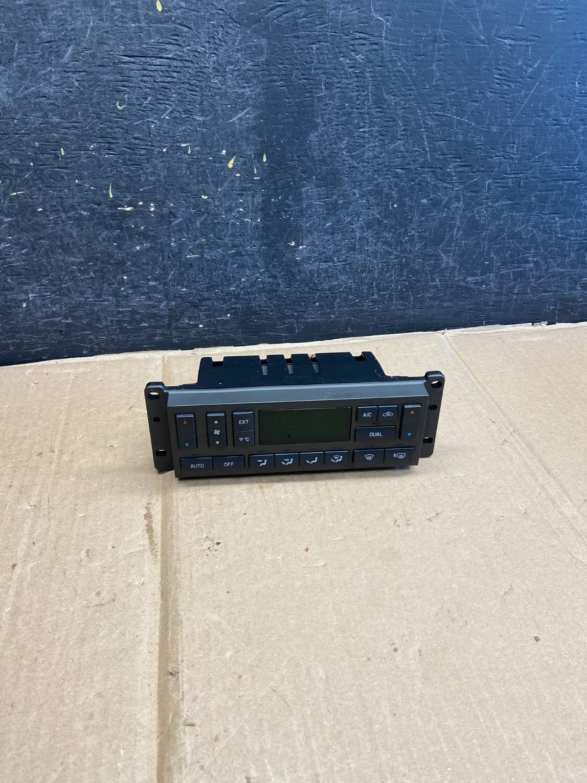 2003 to 2006 Lincoln Town Car Climate Control Panel AH5544 DW0