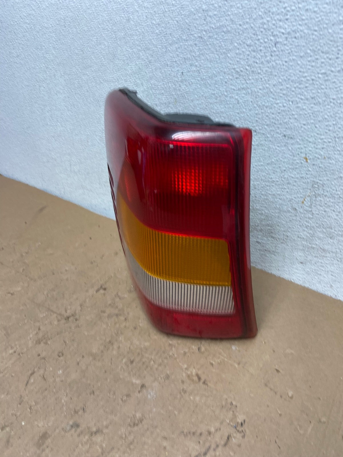 1999 - 2004 Jeep Grand Cherokee WJ Left Driver Lh Tail Light AD8190 LK1