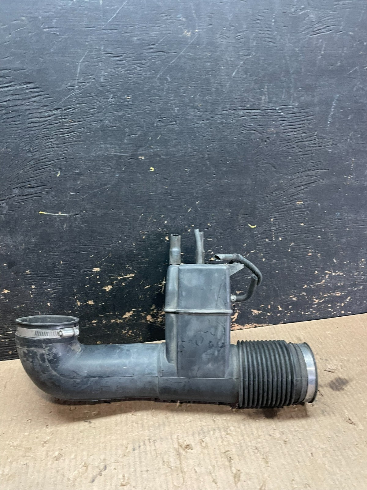 2007-2016 Toyota Sequoia Tundra  Air Cleaner Intake Filter Box Z3358 DG4