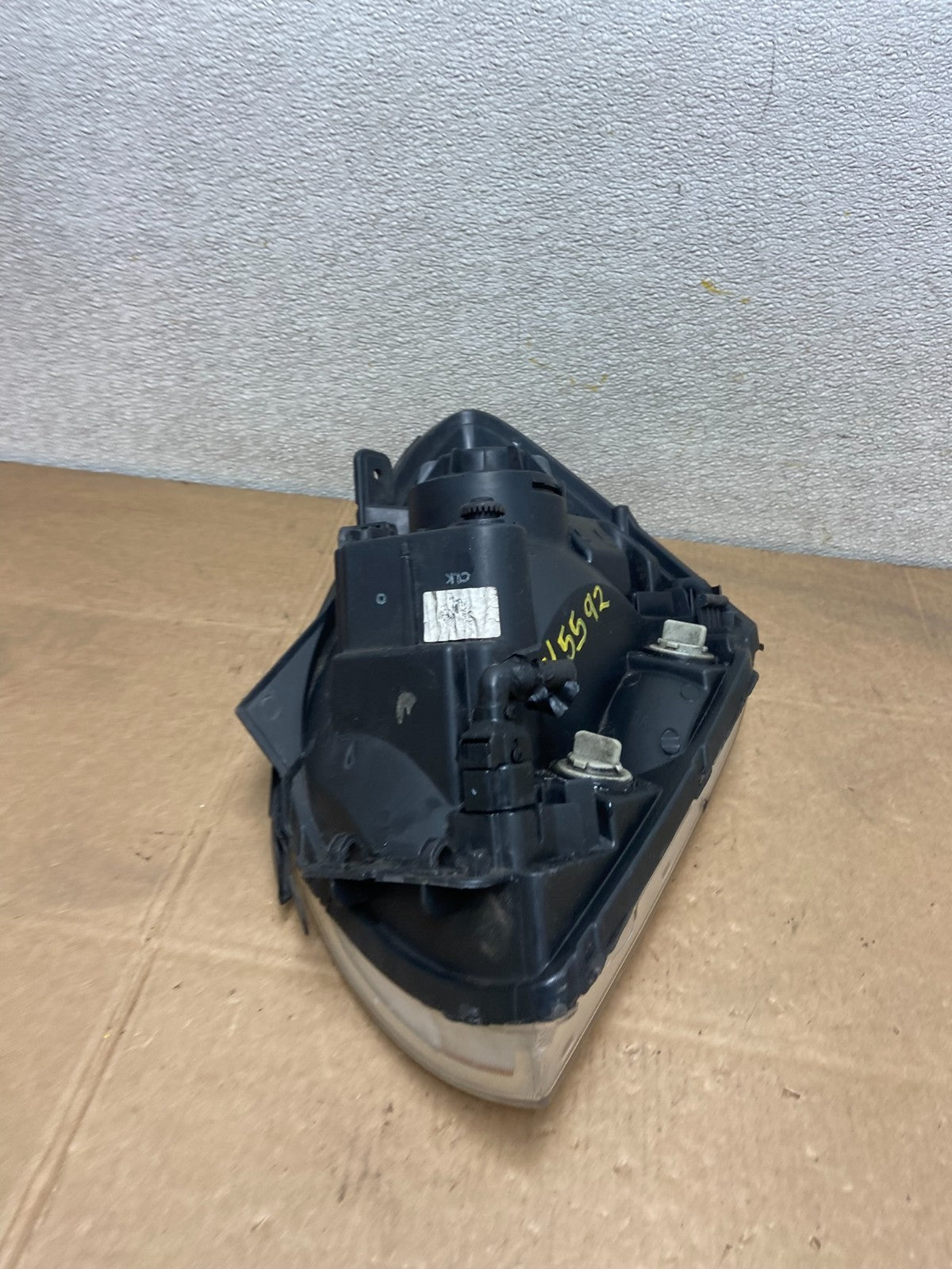 2005 to 2006 Kia Sportage Right Passenger RH Halogen Headlight OEM Y5592 DW9