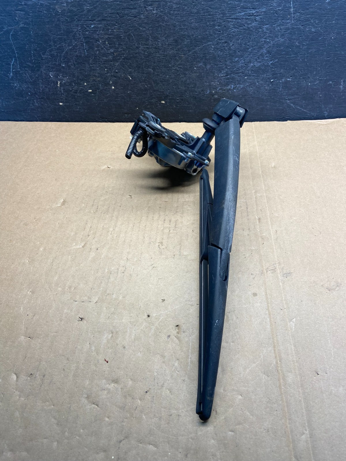 2013-2016 Nissan Pathfinder Back Door Rear Wiper Motor Wiper Blade AG1601 DW2
