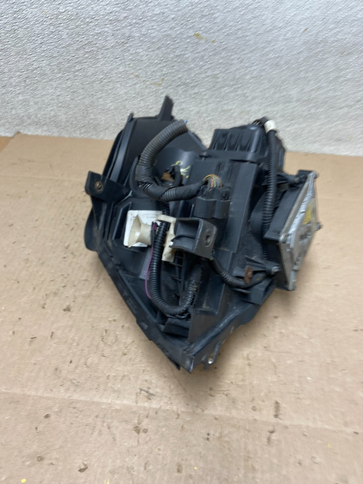 2006 to 2011 Cadillac DTS Right Passenger RH Side Xenon Hid Headlight OEM Z617810