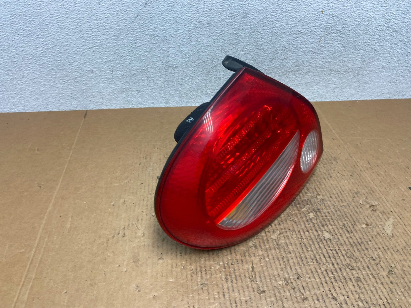 2000 to 2001 Nissan Maxima Left Driver Lh Side Tail Light AE2604 LK2