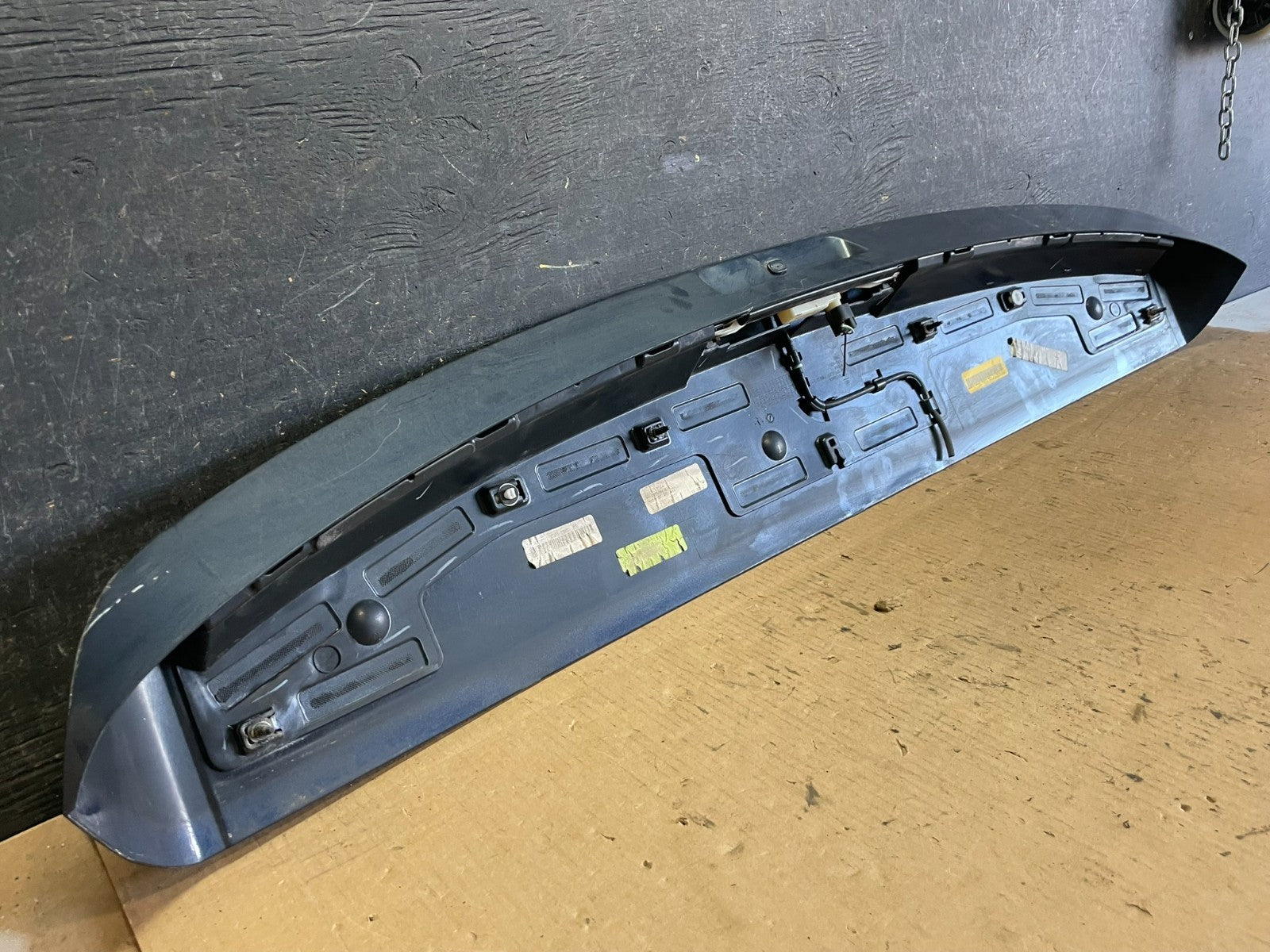2009 to 2014 Volkswagen Routan Rear Spoiler OEM aa5929 DG10