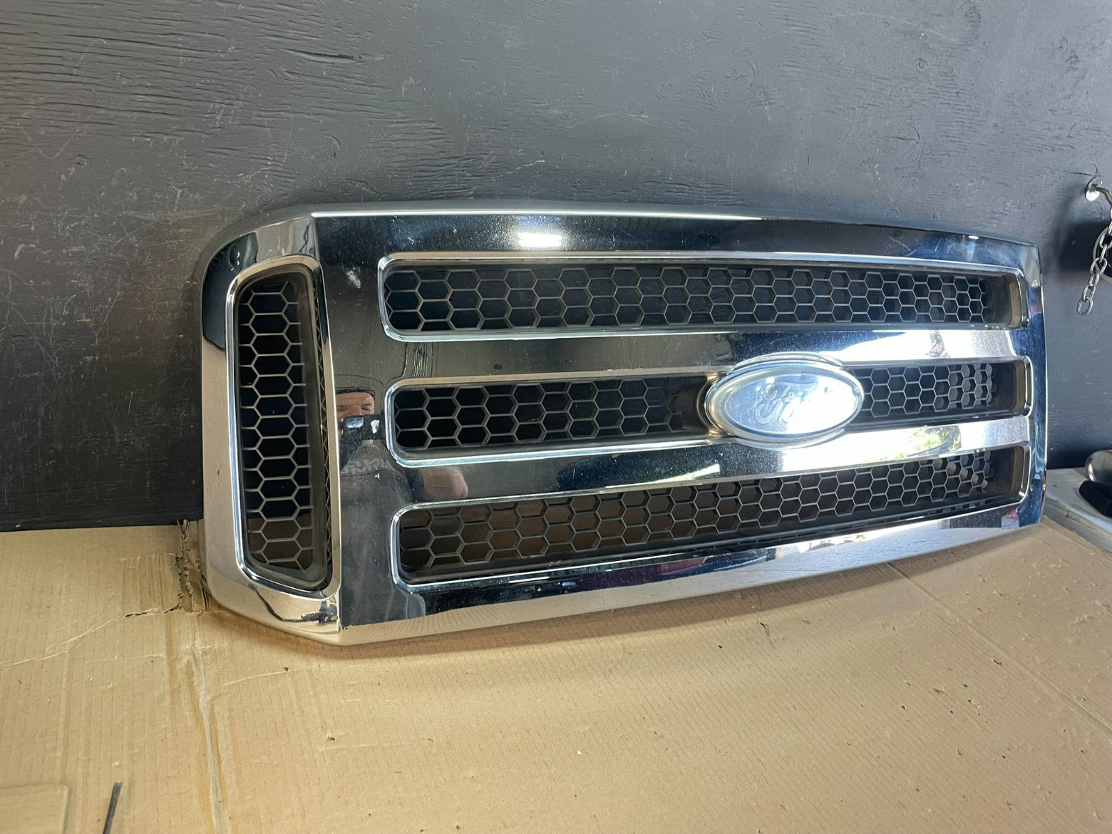 2005 - 2007 Ford Super Duty F250 Front Upper Grill Grille Aftermarket AE3595 DG2