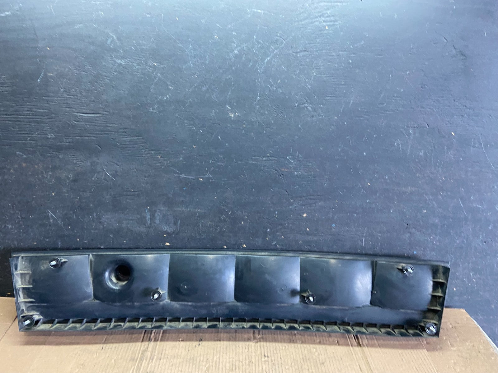 1993 to 1997 Chrysler Concorde Center Trunk Tail light P8501 DG7