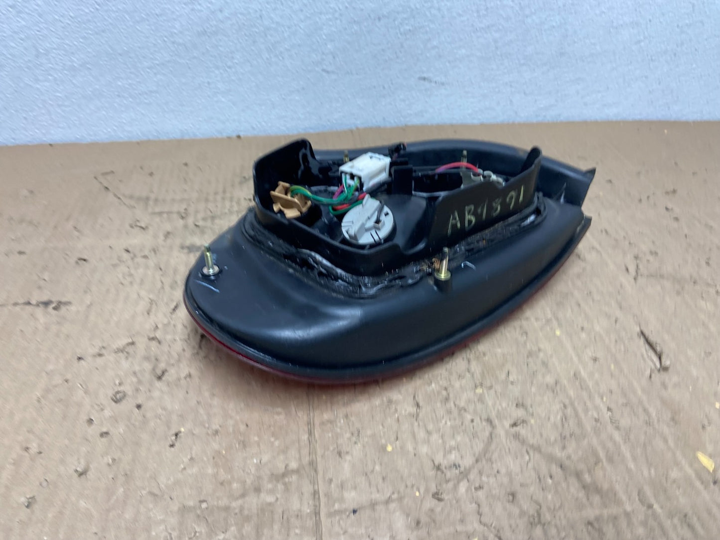 2000 to 2001 Nissan Maxima Right Passenger Rh Side Tail Light OEM AB9891 DW4