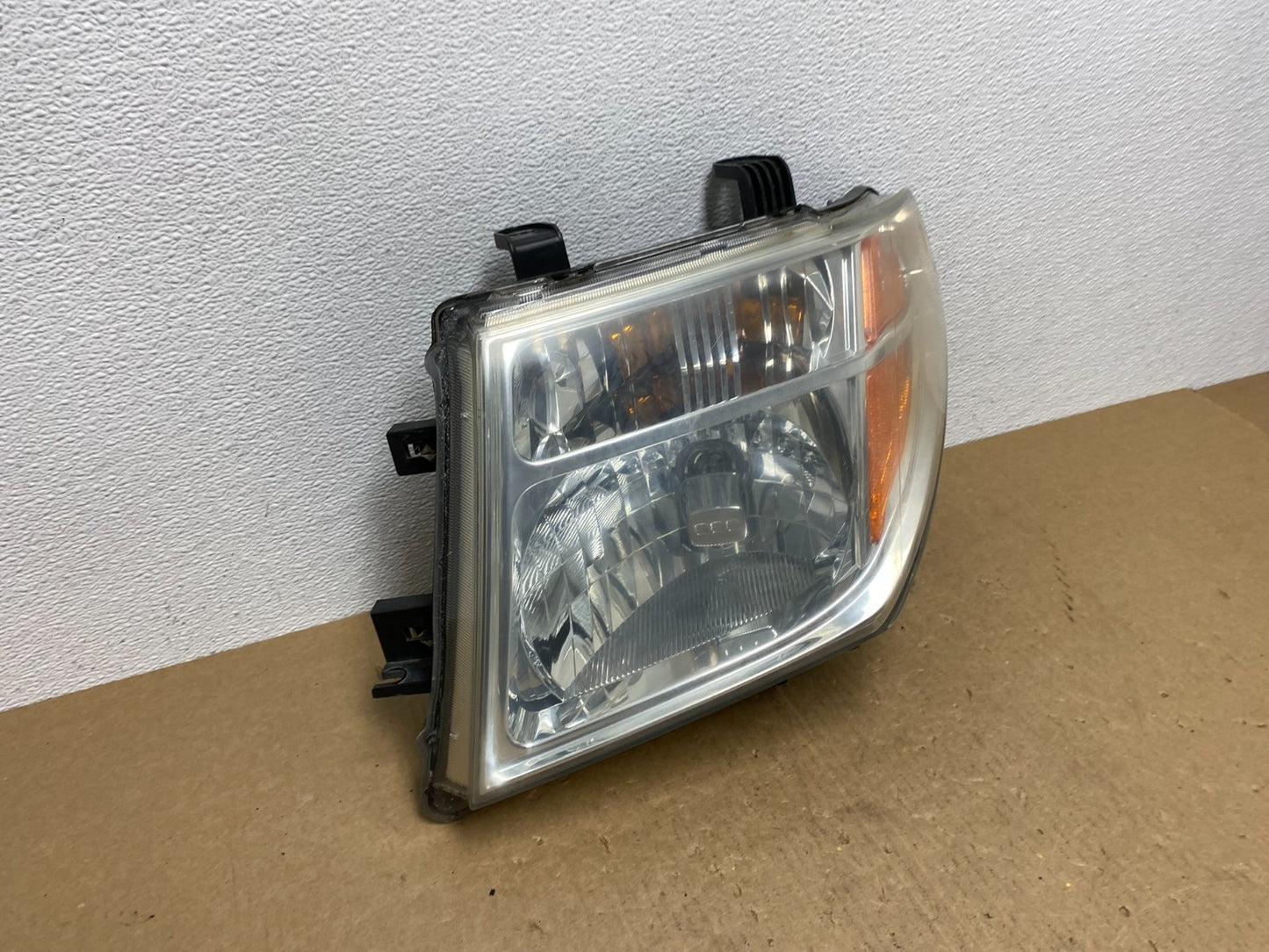 2005-2007 Nissan Pathfinder Halogen Headlight Left Driver LH AC1297 DW2