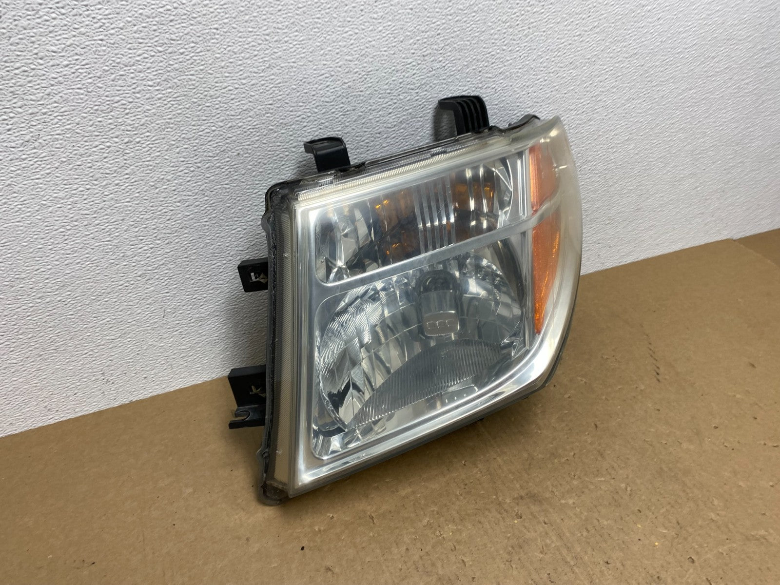 2005-2007 Nissan Pathfinder Halogen Headlight Left Driver LH AC1297 DW2