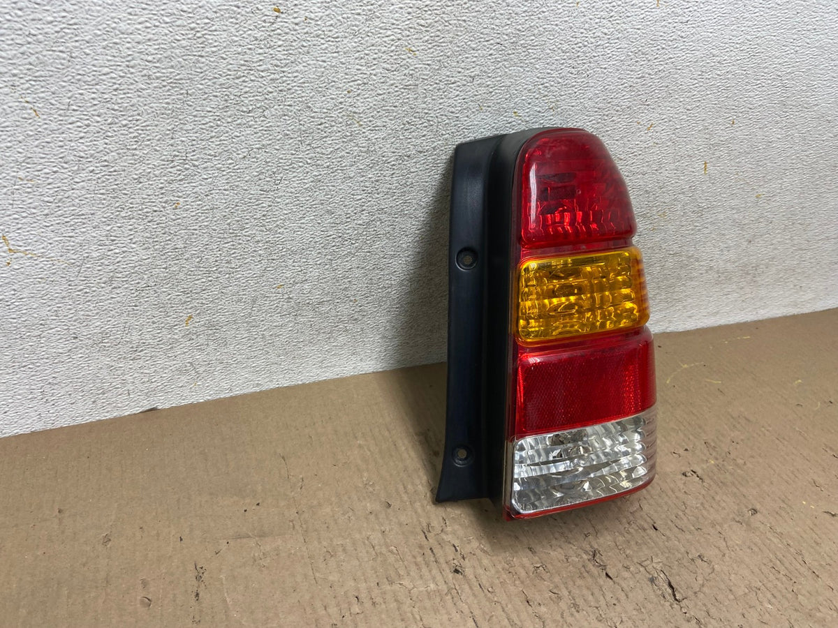 2001 to 2007 Ford Escape Right Passenger RH Side Tail Light AH6638 LK1