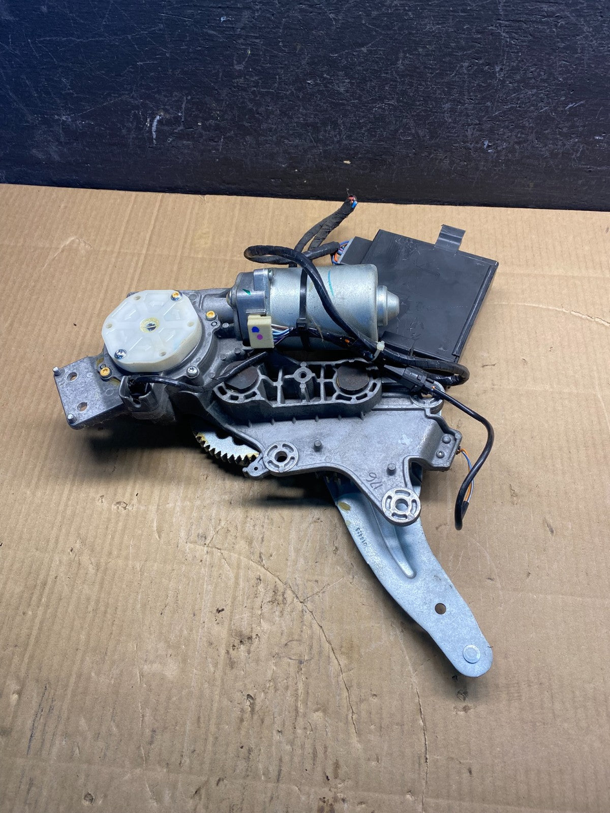 2009 2017 Acadia Enclave Escalade Suburban Liftgate Door Module Motor AD4911 DG0