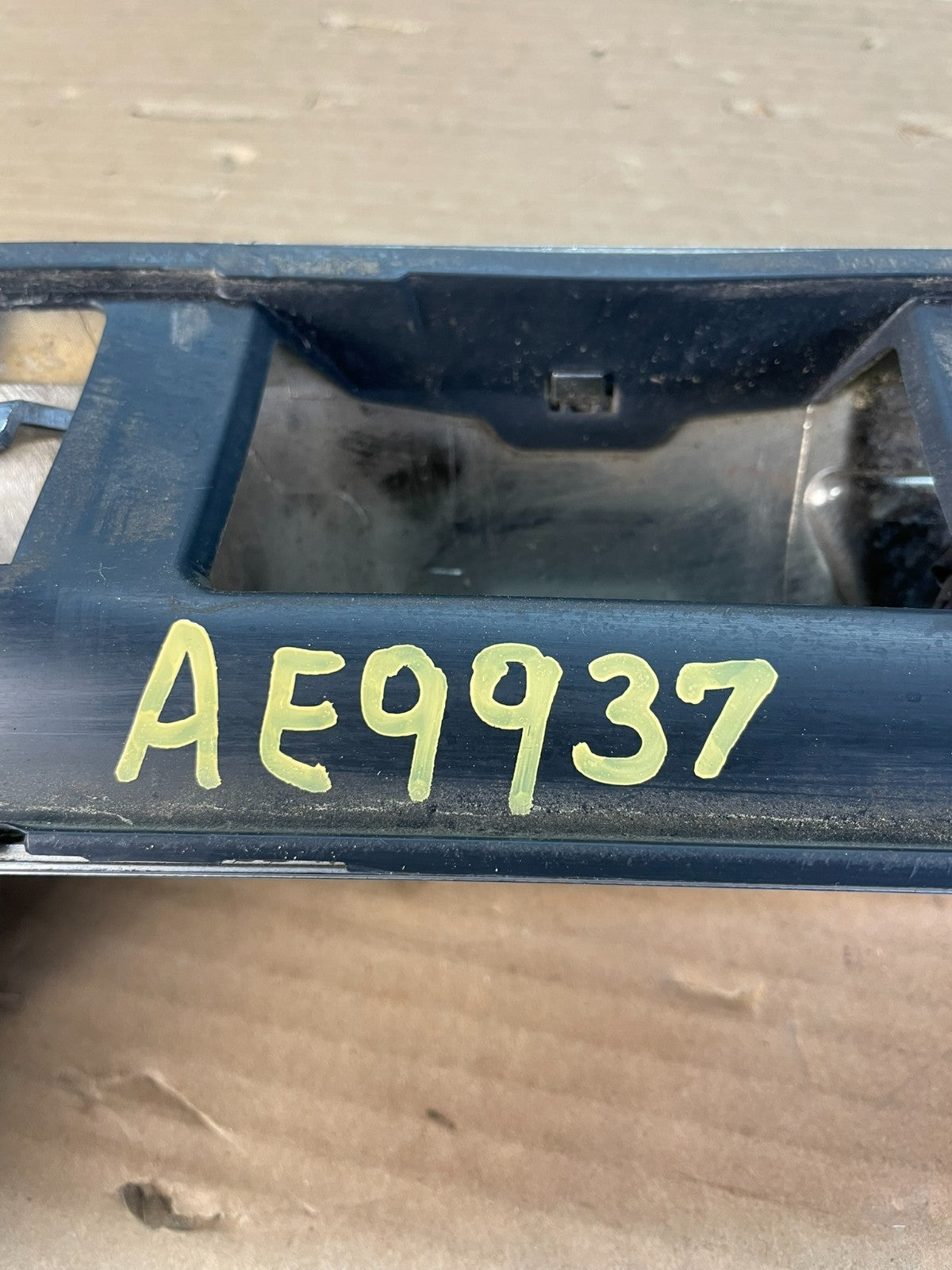 2013 to 2017 Chevrolet Traverse Liftgate Trunk Chrome Molding W/Camera AE9937 DG5