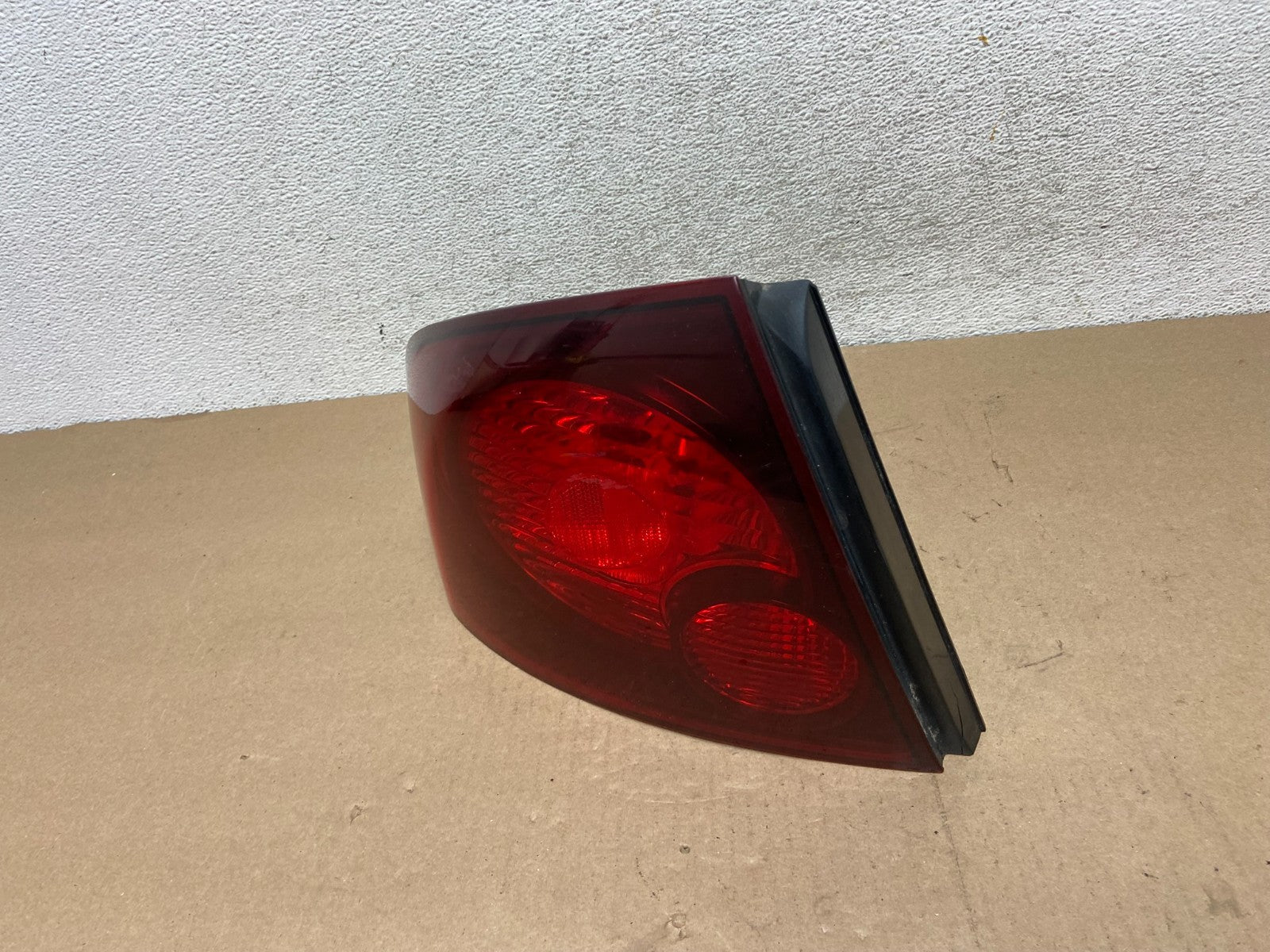 2004 - 2006 Nissan Sentra SE R SE-R SPEC Left Driver LH Tail Light AG4575 DW1