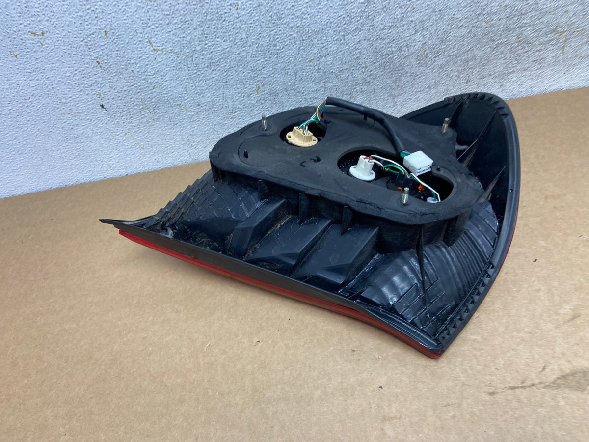2002 2003 2004 Toyota Camry Tail Light Right Passenger Rh Side AI2585 LK5