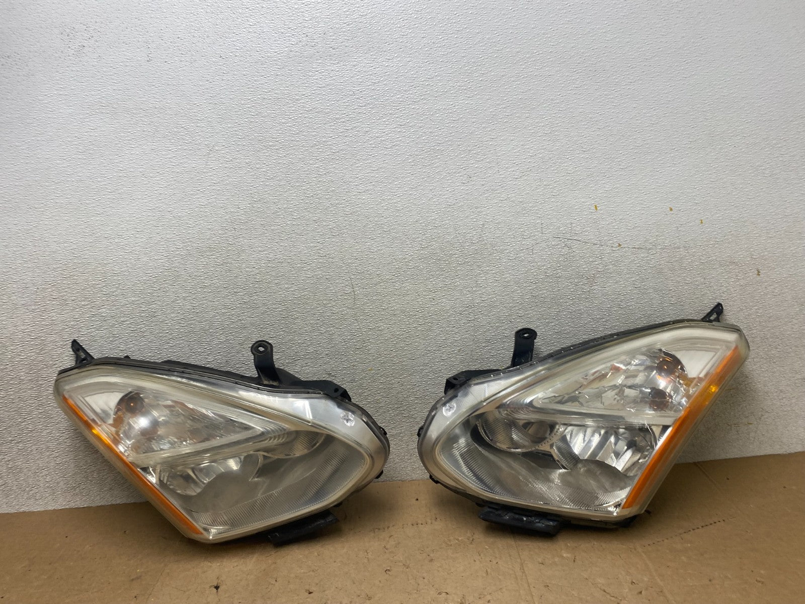 2009-2013 Nissan Rogue Left+Right Side Set Halogen Headlights OEM W9063 DW0