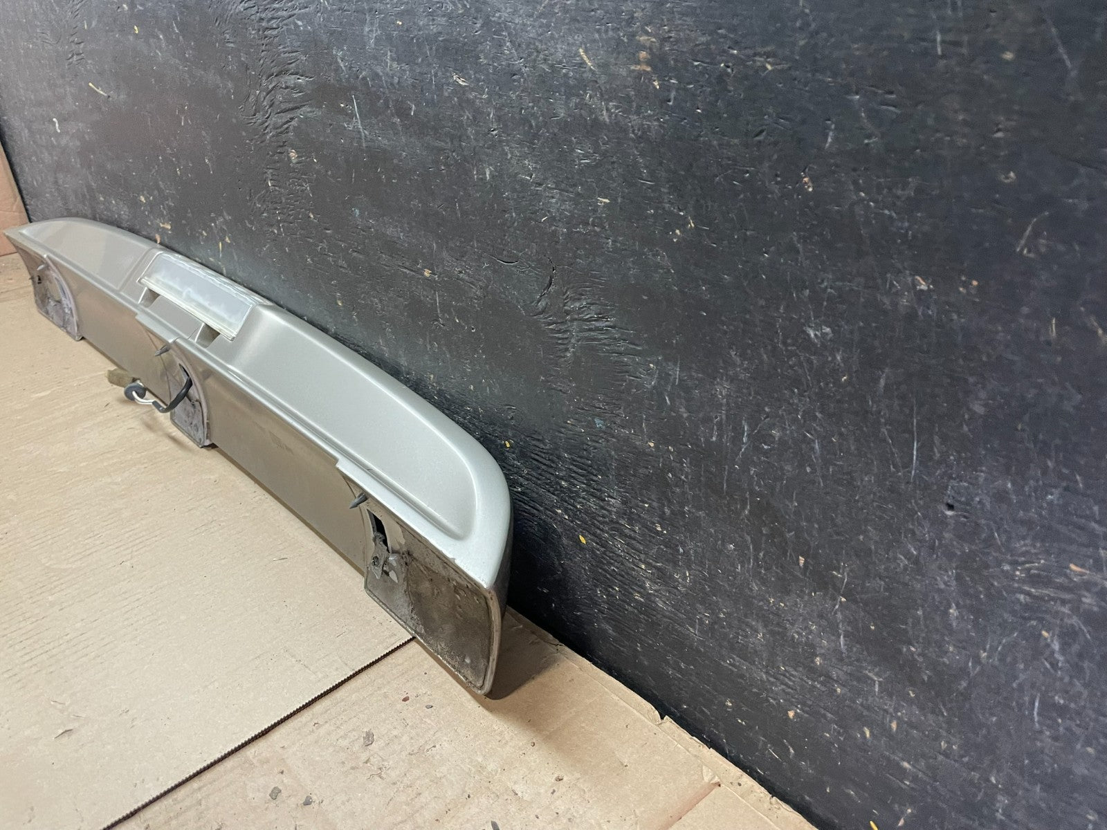 2001 to 2006 Suzuki Vitara XL-7 Rear  Spoiler Wing OEM U7475 DG8