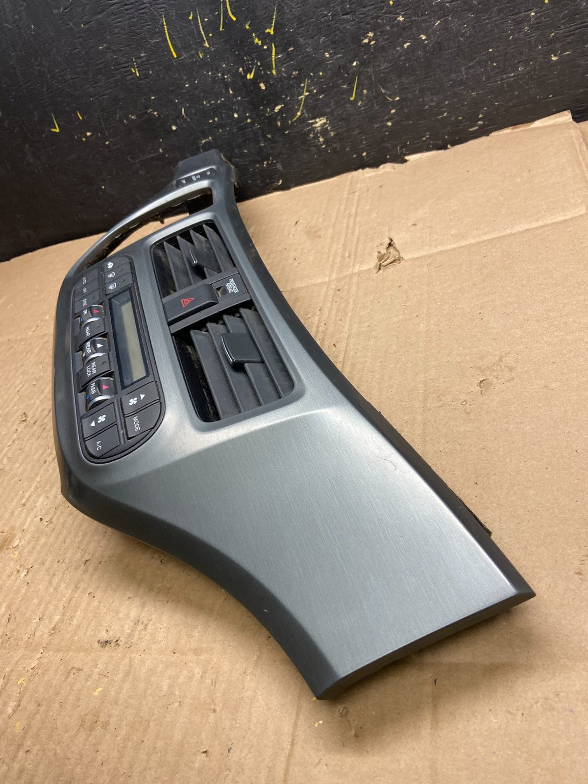 2005 to 2010 Honda Odyssey  Radio Climate Control Dash Trim Bezel Oem Y5302 DG2