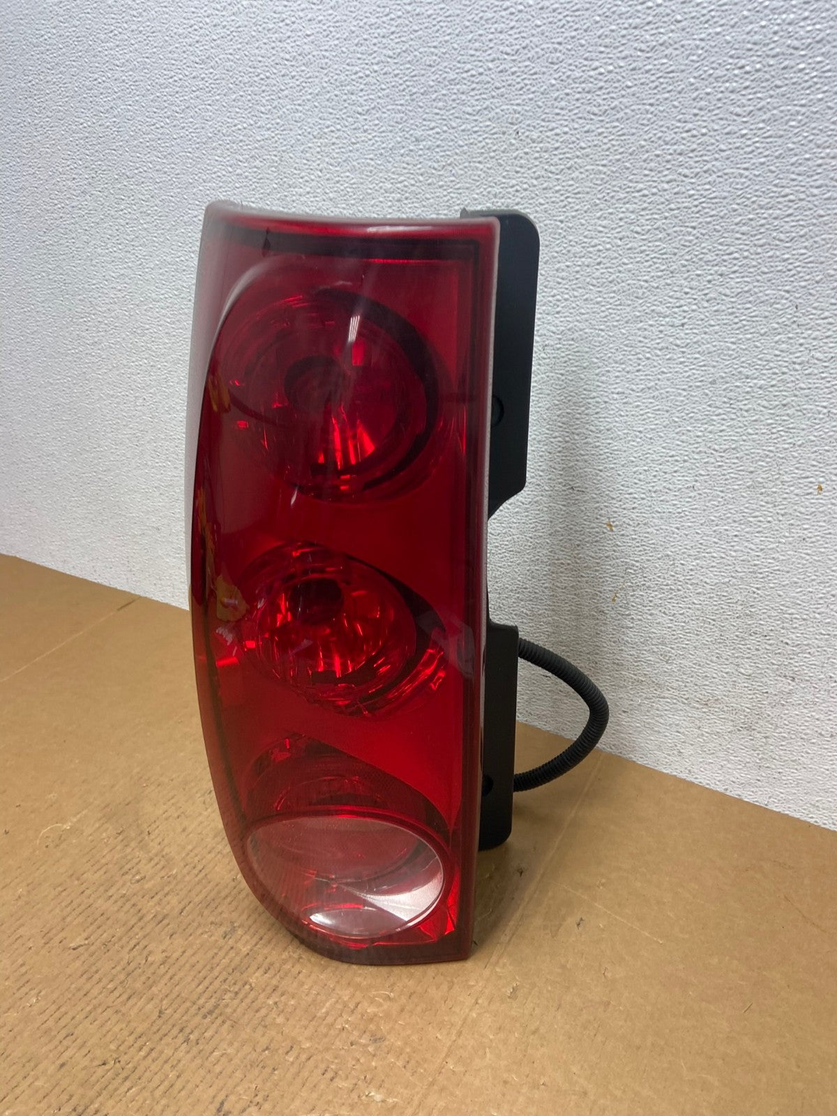2007 to 2011 GMC Yukon Left Driver LH Side Tail Light AE0671 LK1