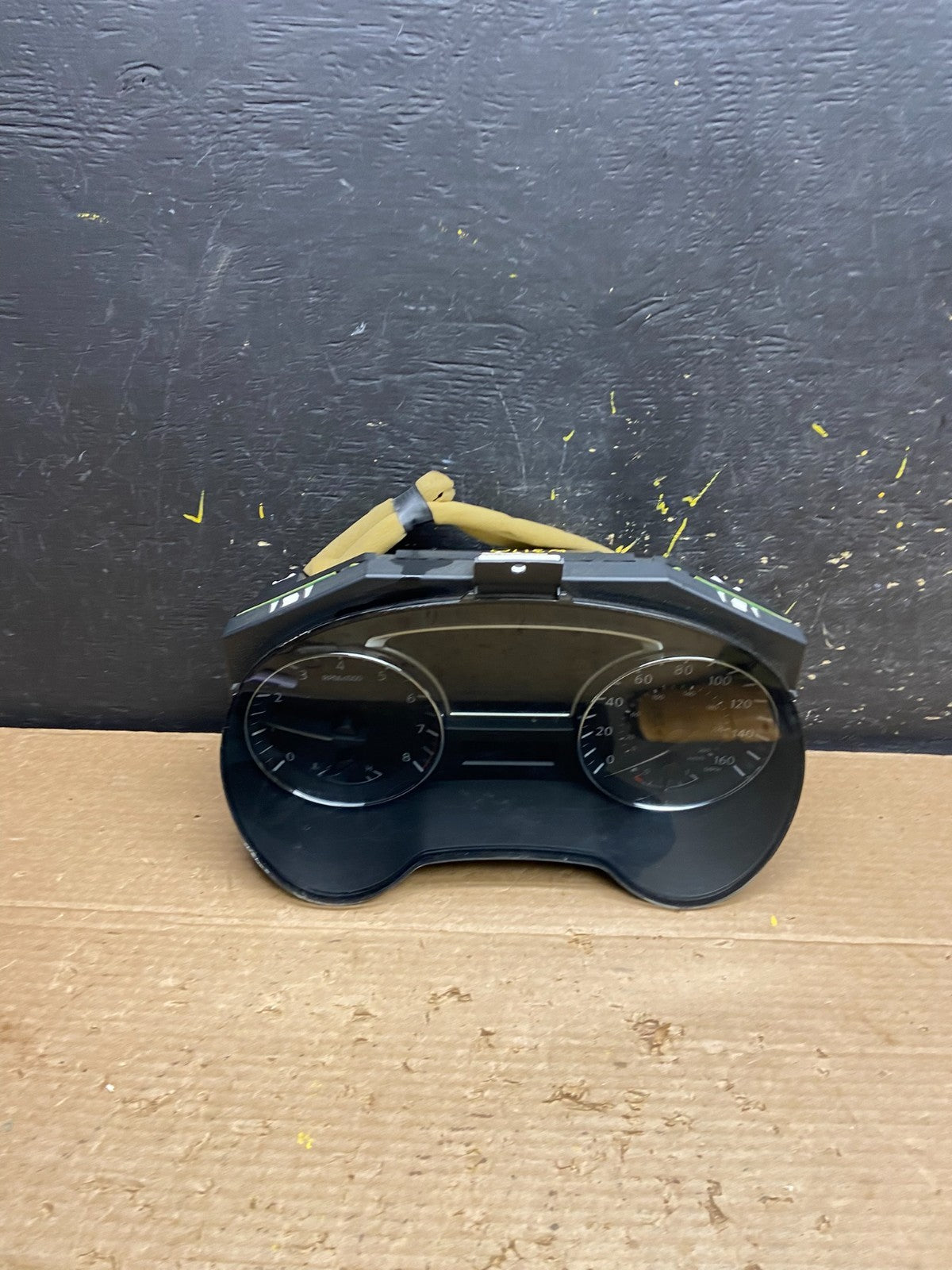 2013 Nissan Pathfinder Speedometer Cluster Gauge OEM  W3110 DG0