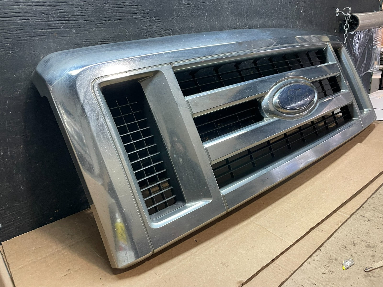 2008 to 2014 Ford Econoline E150 E250 Front Upper Chrome Grill Grille y9315 DG1