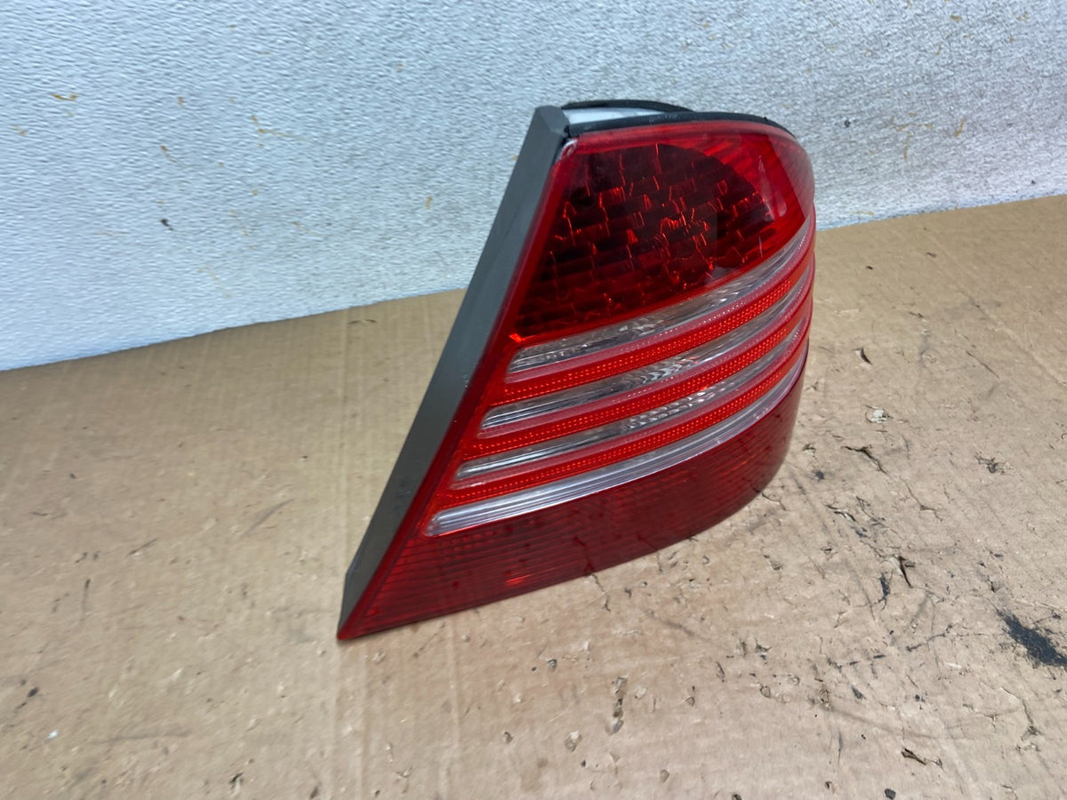 2003 to 2006 Mercedes-Benz S-Class Tail Light Right Passenger Side AI9210 LK2