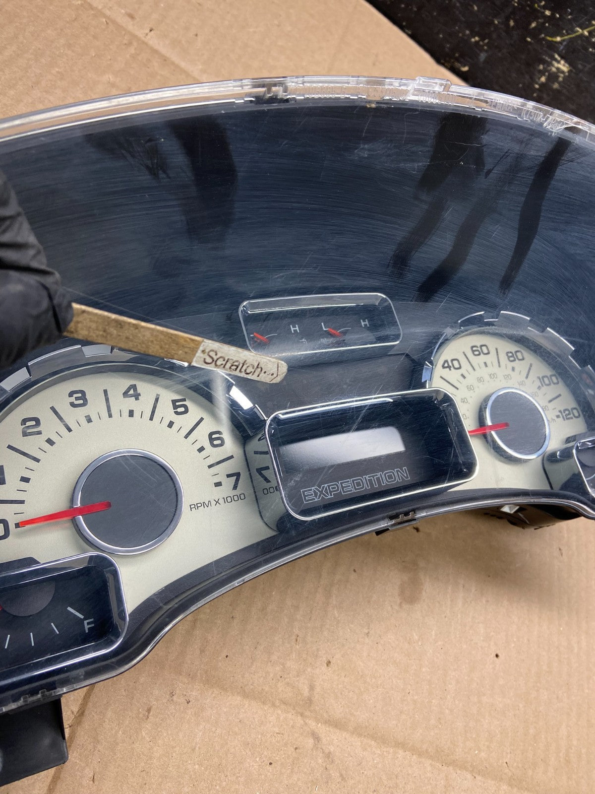 2010 2011 Ford  Expedition Speedometer Cluster Gauge Oem Y2212 DG5